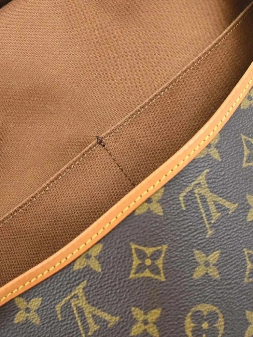 LOUIS VUITTON MONOGRAM SAUMUR 43 MESSENGER BAG